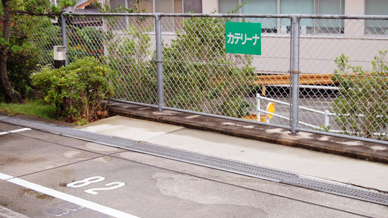 カテリーナプレートのある駐車スペースをご利用ください。